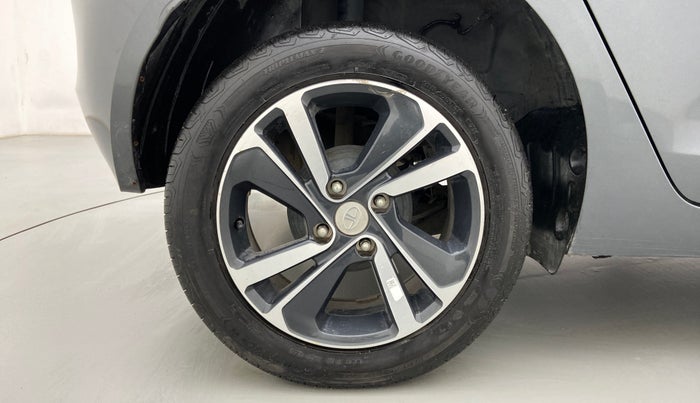 2021 Tata ALTROZ XZ PETROL, Petrol, Manual, 26,893 km, Right Rear Wheel