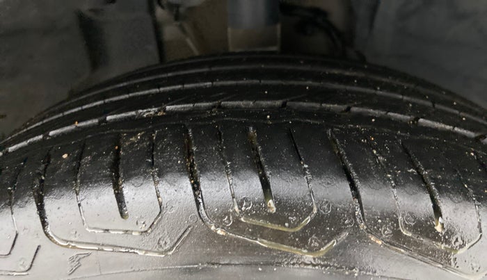 2021 Tata ALTROZ XZ PETROL, Petrol, Manual, 26,893 km, Right Front Tyre Tread