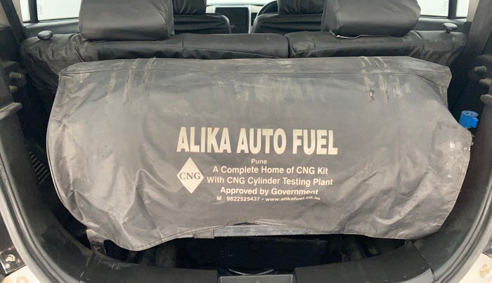 2015 Maruti Wagon R 1.0 VXI AMT, CNG, Automatic, 74,689 km, Boot Inside