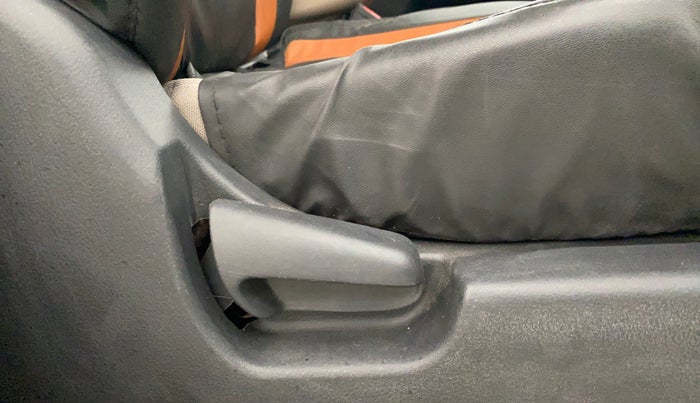 2015 Maruti Wagon R 1.0 VXI AMT, CNG, Automatic, 74,689 km, Driver Side Adjustment Panel