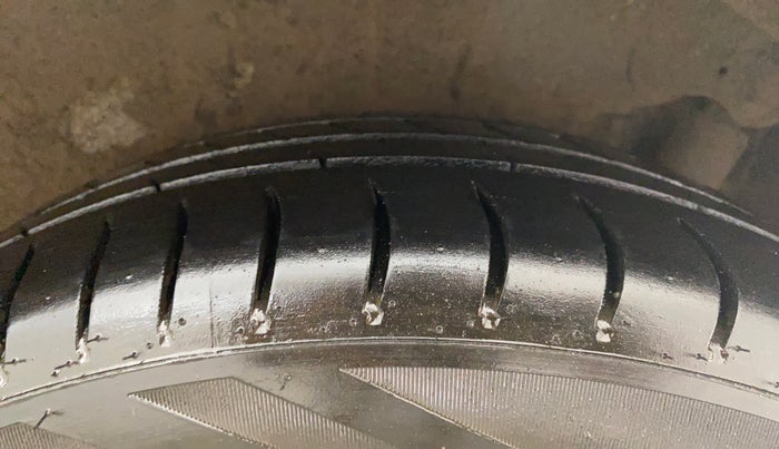 2015 Maruti Wagon R 1.0 VXI AMT, CNG, Automatic, 74,689 km, Left Rear Tyre Tread