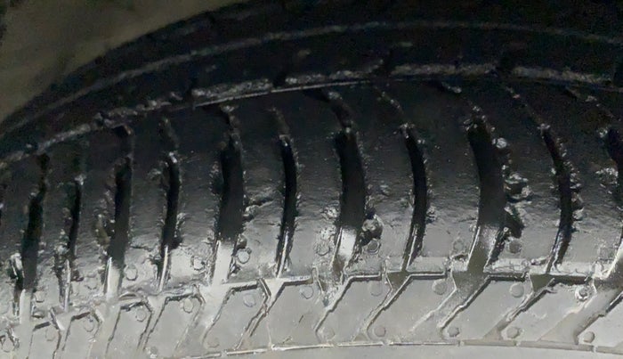 2012 Toyota Corolla Altis G, Petrol, Manual, 88,098 km, Right Rear Tyre Tread