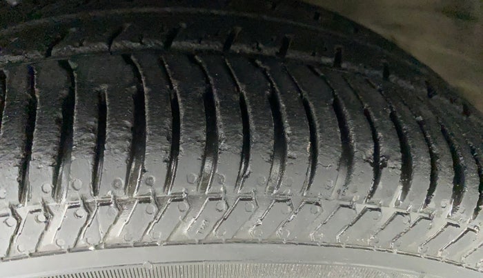 2012 Toyota Corolla Altis G, Petrol, Manual, 88,098 km, Left Rear Tyre Tread