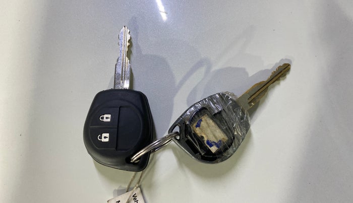 2013 Maruti Swift VXI, Petrol, Manual, 37,914 km, Key Close Up