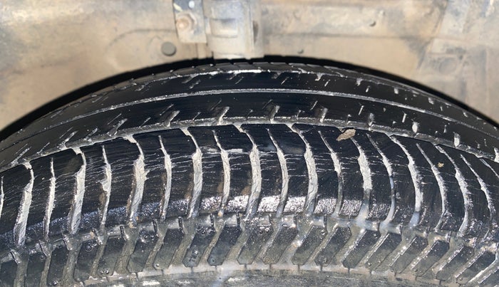 2013 Maruti Swift VXI, Petrol, Manual, 37,914 km, Right Front Tyre Tread