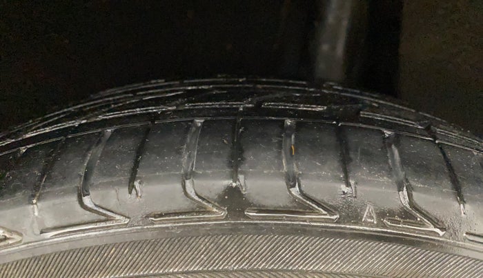 2016 Maruti Baleno DELTA PETROL 1.2, Petrol, Manual, 38,031 km, Left Rear Tyre Tread