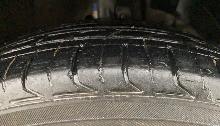 2016 Maruti Baleno DELTA PETROL 1.2, Petrol, Manual, 38,031 km, Right Front Tyre Tread