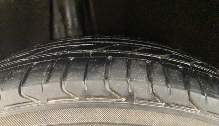 2016 Maruti Baleno DELTA PETROL 1.2, Petrol, Manual, 38,031 km, Right Rear Tyre Tread