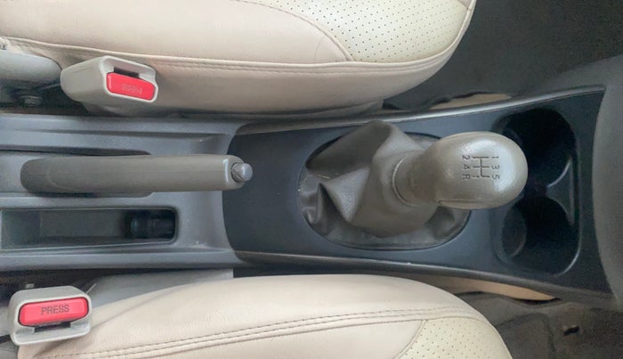 2013 Nissan Sunny XV DIESEL, Diesel, Manual, 1,20,954 km, Gear Lever