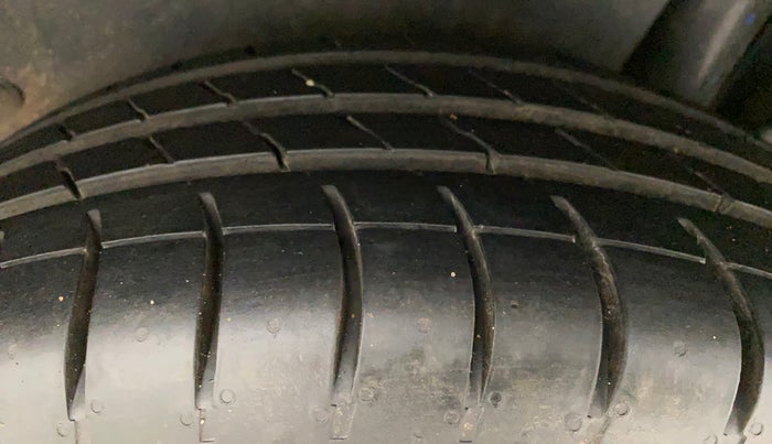 2012 Maruti Ertiga VDI, Diesel, Manual, 1,10,723 km, Left Rear Tyre Tread