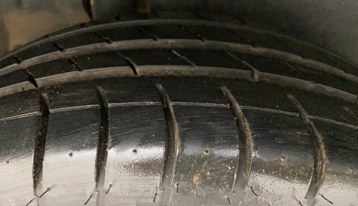 2012 Maruti Ertiga VDI, Diesel, Manual, 1,10,723 km, Right Rear Tyre Tread