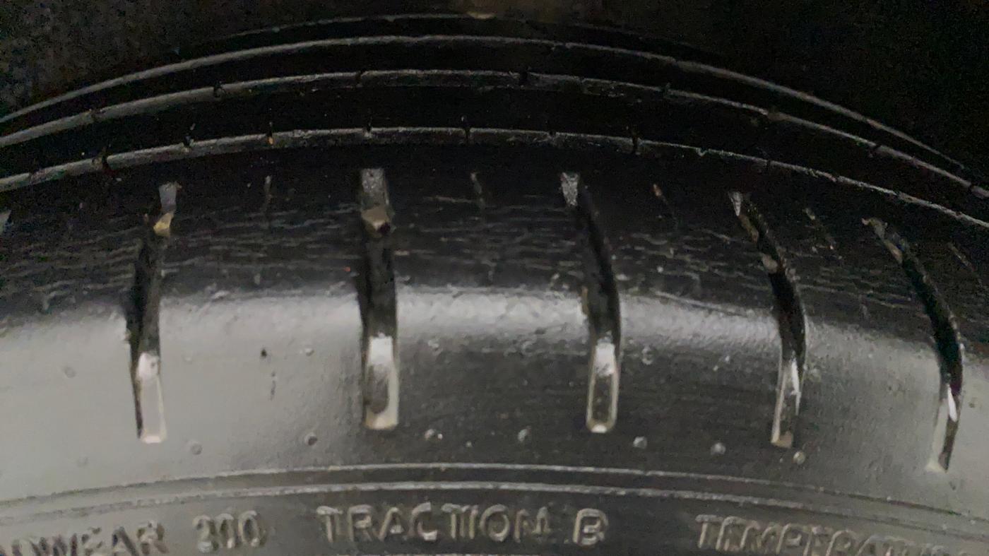 2017 Maruti Baleno ALPHA PETROL 1.2, Petrol, Manual, 28,063 km, Left Front Tyre Tread