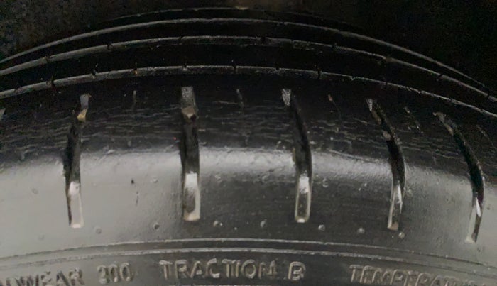 2017 Maruti Baleno ALPHA PETROL 1.2, Petrol, Manual, 28,063 km, Left Front Tyre Tread