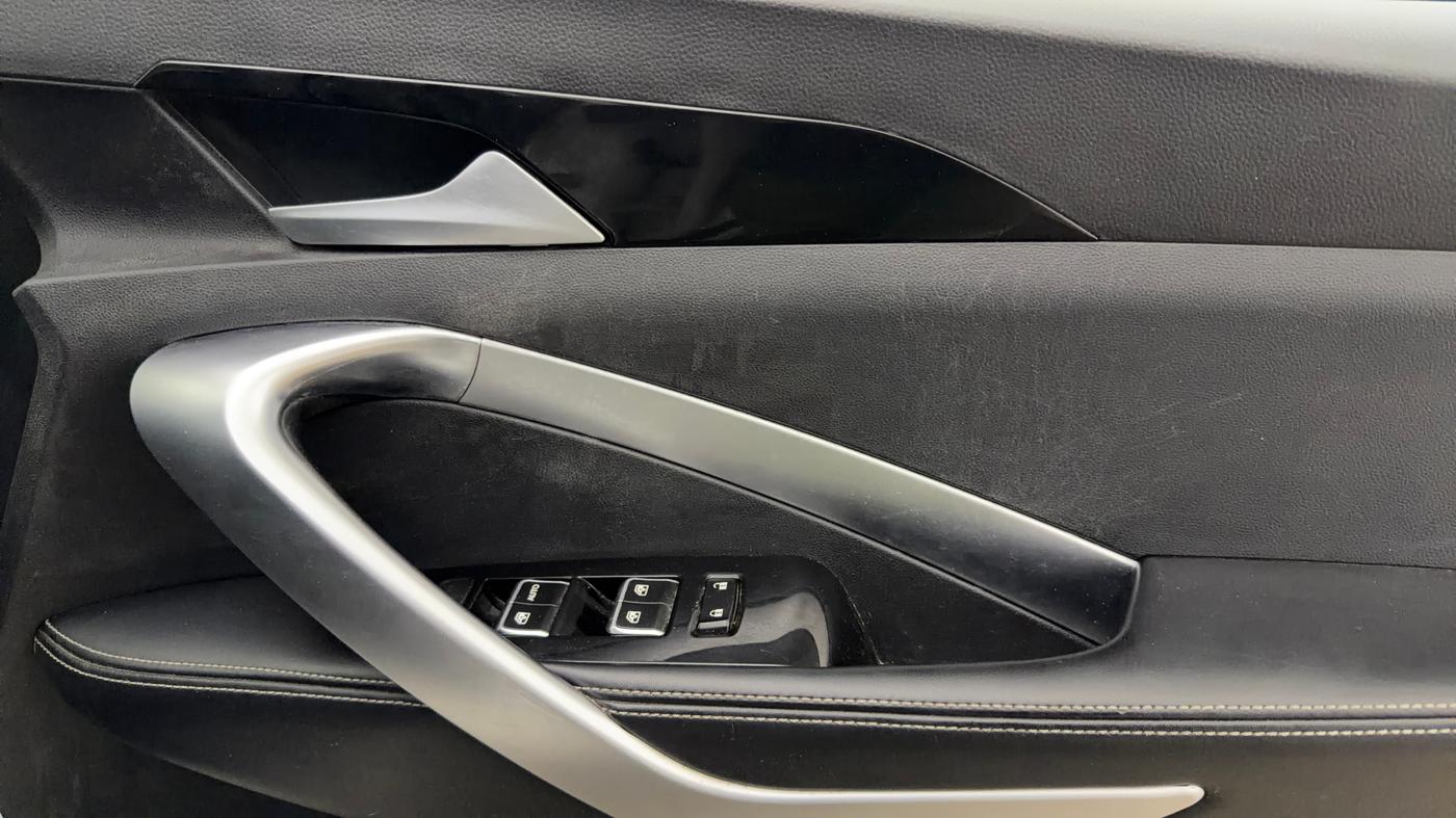2021 MG HECTOR SHARP 1.5 PETROL CVT, Petrol, Automatic, 84,782 km, Driver Side Door Panels Control