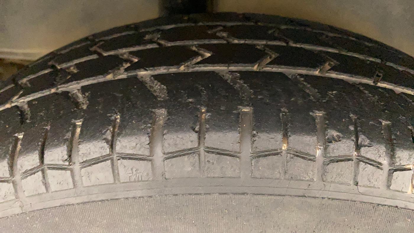 2010 Maruti Swift VXI, Petrol, Manual, 73,531 km, Right Rear Tyre Tread