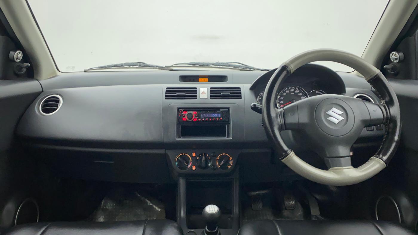 2010 Maruti Swift VXI, Petrol, Manual, 73,531 km, Dashboard