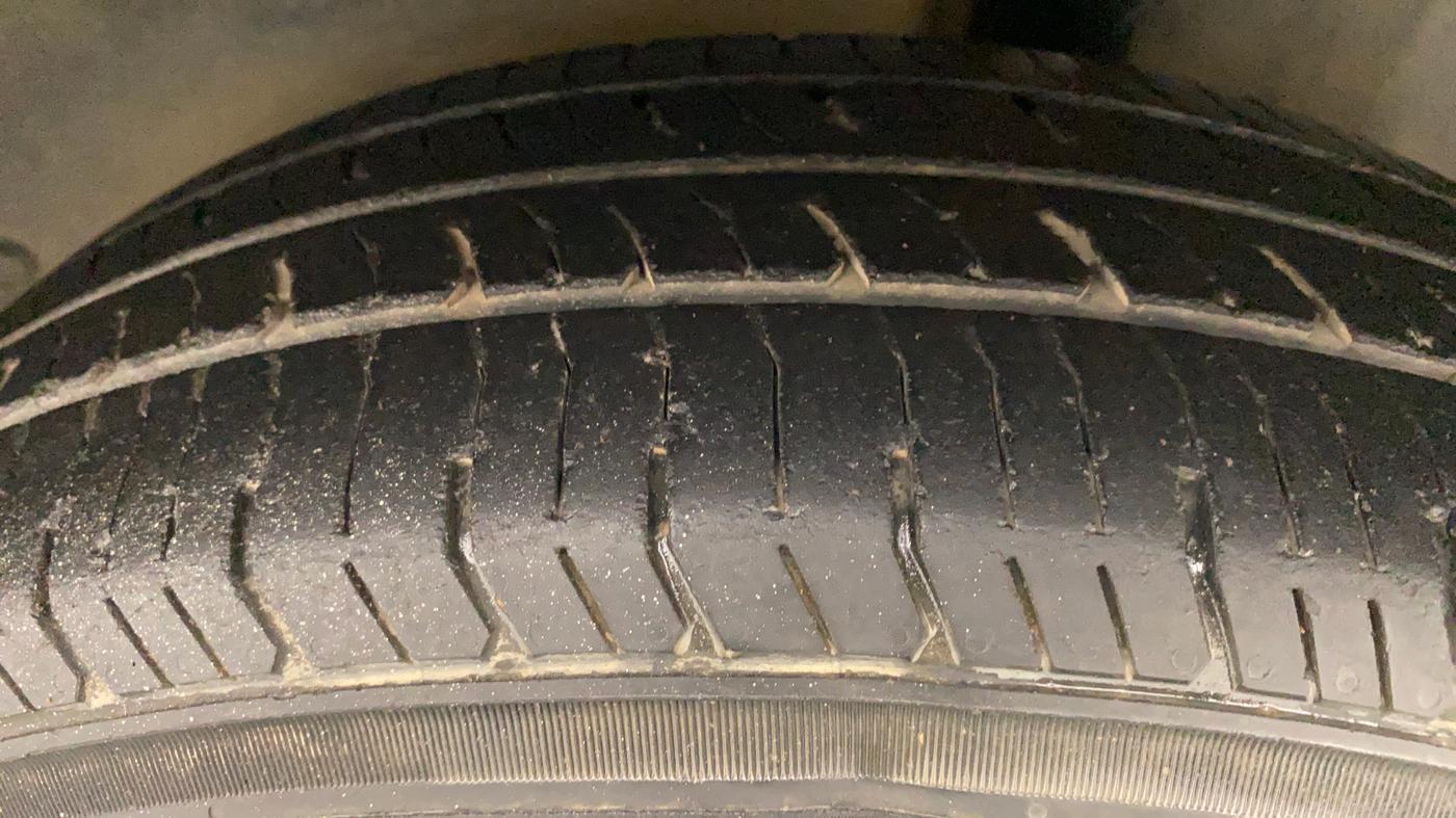 2010 Maruti Swift VXI, Petrol, Manual, 73,531 km, Left Rear Tyre Tread