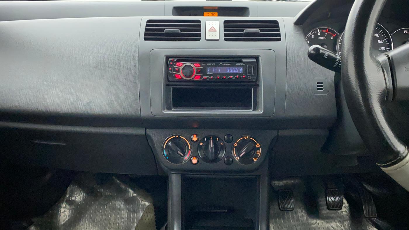2010 Maruti Swift VXI, Petrol, Manual, 73,531 km, Air Conditioner