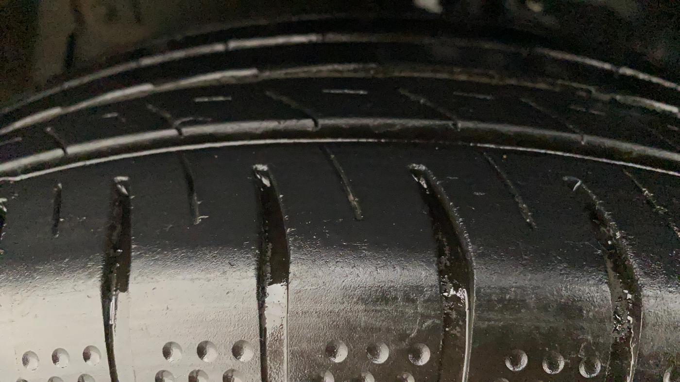 2013 Maruti Swift Dzire ZDI, Diesel, Manual, 97,113 km, Left Front Tyre Tread