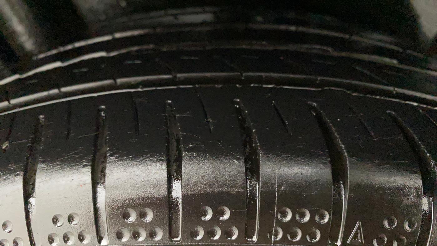 2013 Maruti Swift Dzire ZDI, Diesel, Manual, 97,113 km, Right Rear Tyre Tread