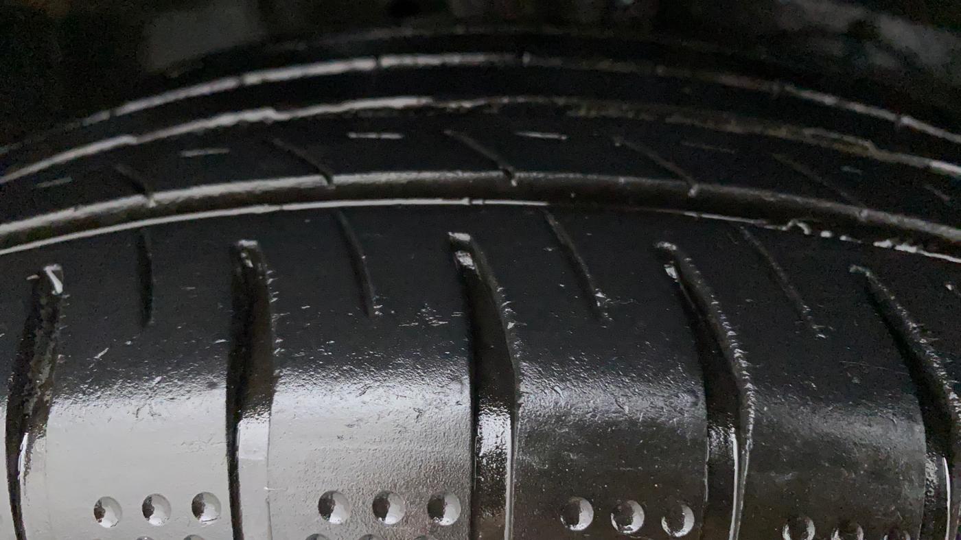 2013 Maruti Swift Dzire ZDI, Diesel, Manual, 97,113 km, Right Front Tyre Tread