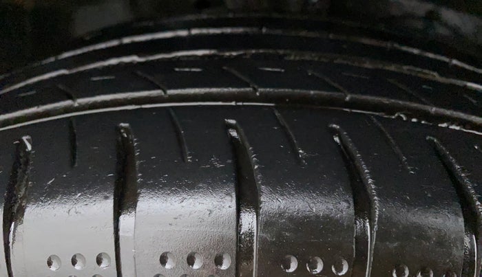 2013 Maruti Swift Dzire ZDI, Diesel, Manual, 97,113 km, Right Front Tyre Tread