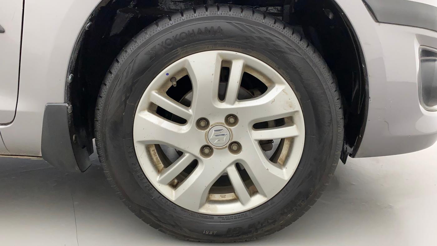 2013 Maruti Swift Dzire ZDI, Diesel, Manual, 97,113 km, Right Front Wheel