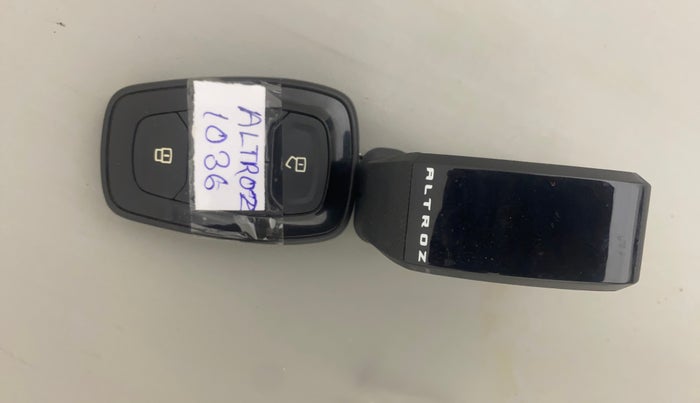 2022 Tata ALTROZ XZ PLUS PETROL, Petrol, Manual, 37,949 km, Key Close Up