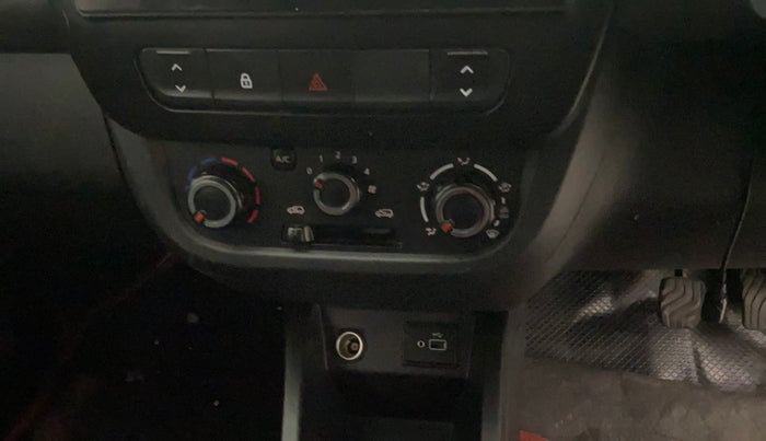 2020 Renault Kwid RXT 1.0 AMT (O), Petrol, Automatic, 17,037 km, Dashboard - Air Re-circulation knob is not working