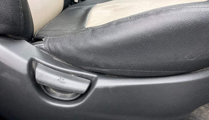 2017 Hyundai Grand i10 SPORTZ (O) AT 1.2 KAPPA VTVT, Petrol, Automatic, 62,604 km, Driver Side Adjustment Panel