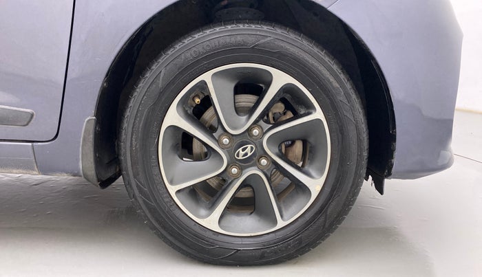 2017 Hyundai Grand i10 SPORTZ (O) AT 1.2 KAPPA VTVT, Petrol, Automatic, 62,604 km, Right Front Wheel
