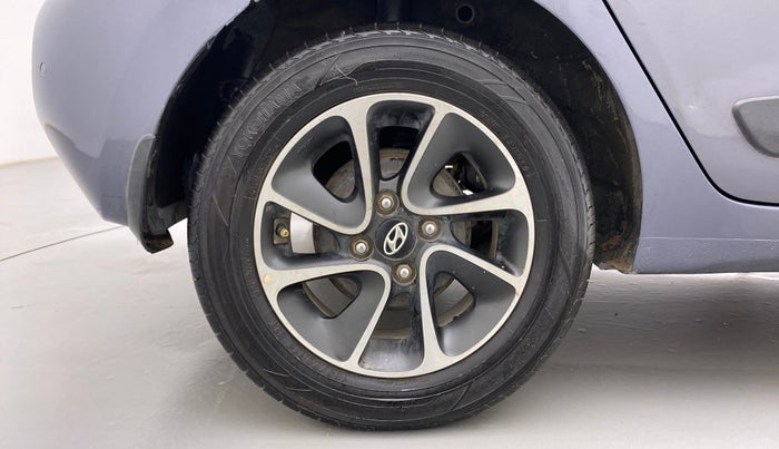 2017 Hyundai Grand i10 SPORTZ (O) AT 1.2 KAPPA VTVT, Petrol, Automatic, 62,604 km, Right Rear Wheel