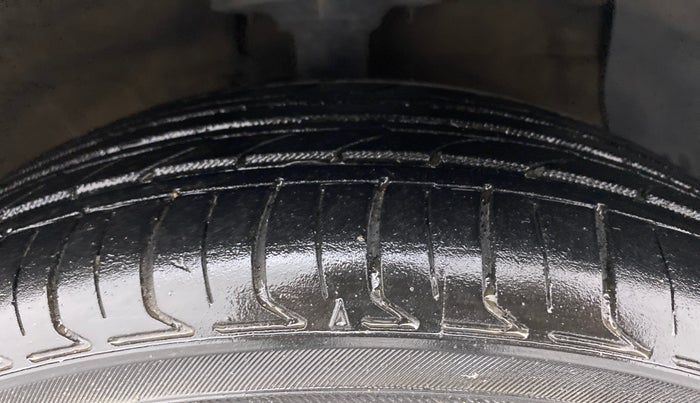 2017 Hyundai Grand i10 SPORTZ (O) AT 1.2 KAPPA VTVT, Petrol, Automatic, 62,604 km, Right Front Tyre Tread