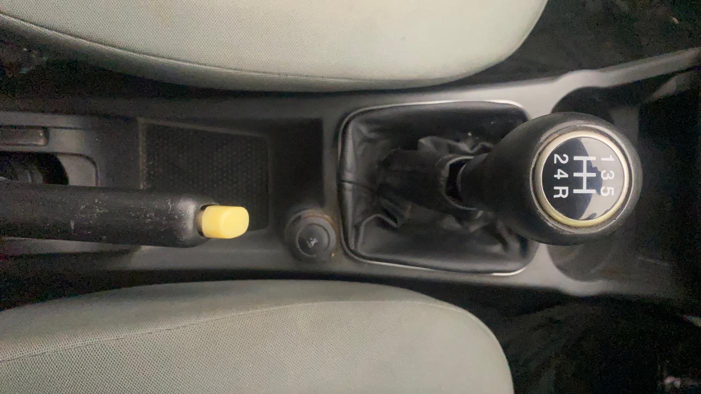 2014 Fiat Grand Punto DYNAMIC 1.3, Diesel, Manual, 1,12,238 km, Gear Lever