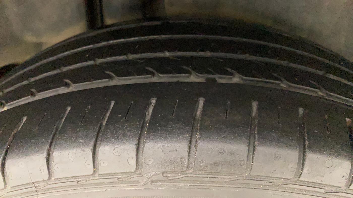 2016 Maruti Ciaz ZXI+ AT, Petrol, Automatic, 59,254 km, Right Rear Tyre Tread