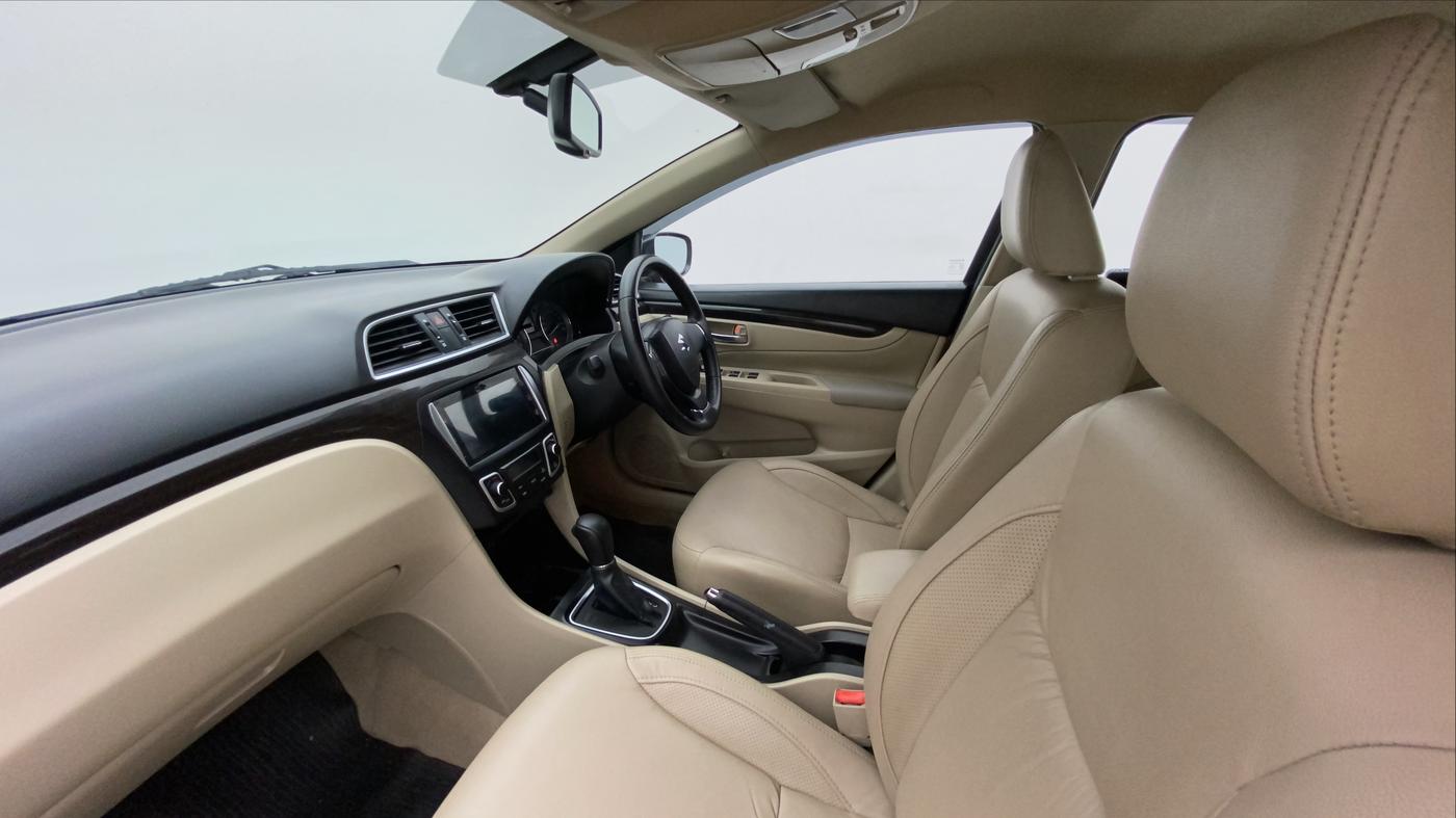2016 Maruti Ciaz ZXI+ AT, Petrol, Automatic, 59,254 km, Right Side Front Door Cabin