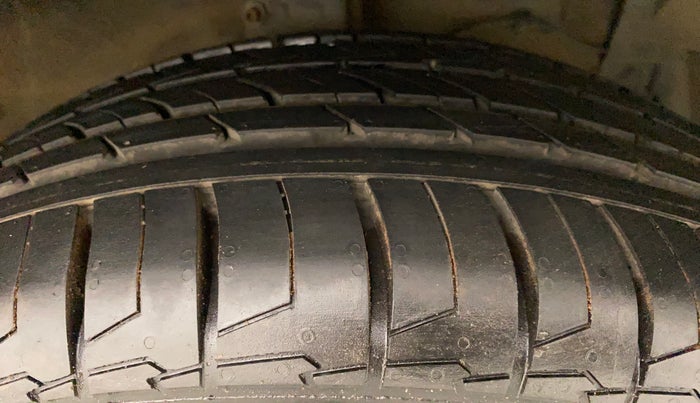 2016 Maruti Ciaz ZXI+ AT, Petrol, Automatic, 59,254 km, Right Front Tyre Tread