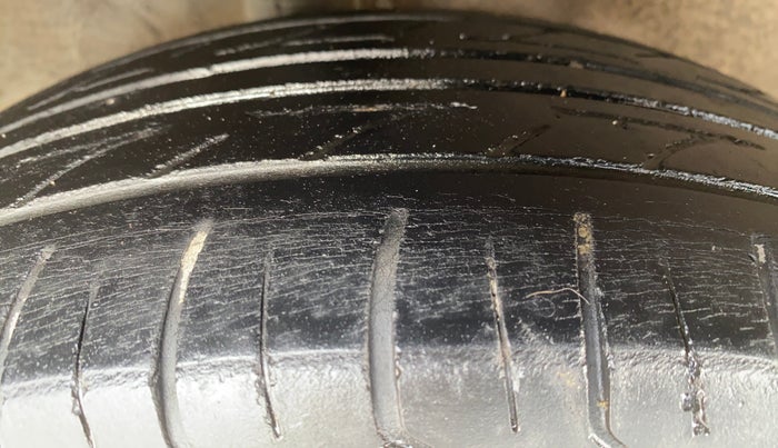 2016 Nissan Sunny XL, Petrol, Manual, 1,28,818 km, Right Rear Tyre Tread