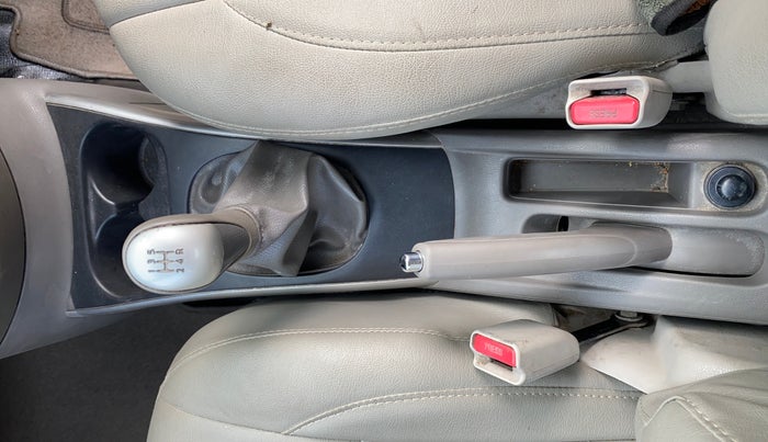 2016 Nissan Sunny XL, Petrol, Manual, 1,28,818 km, Gear Lever