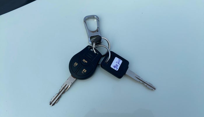 2016 Nissan Sunny XL, Petrol, Manual, 1,28,818 km, Key Close Up