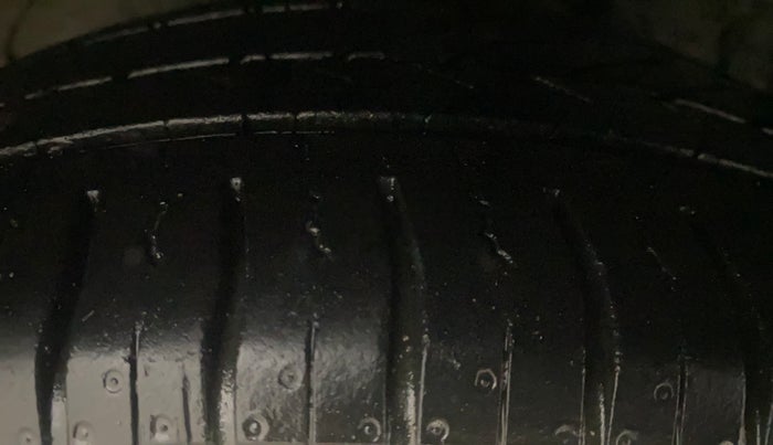 2016 Ford New Figo TREND 1.2 PETROL, Petrol, Manual, 79,879 km, Right Front Tyre Tread