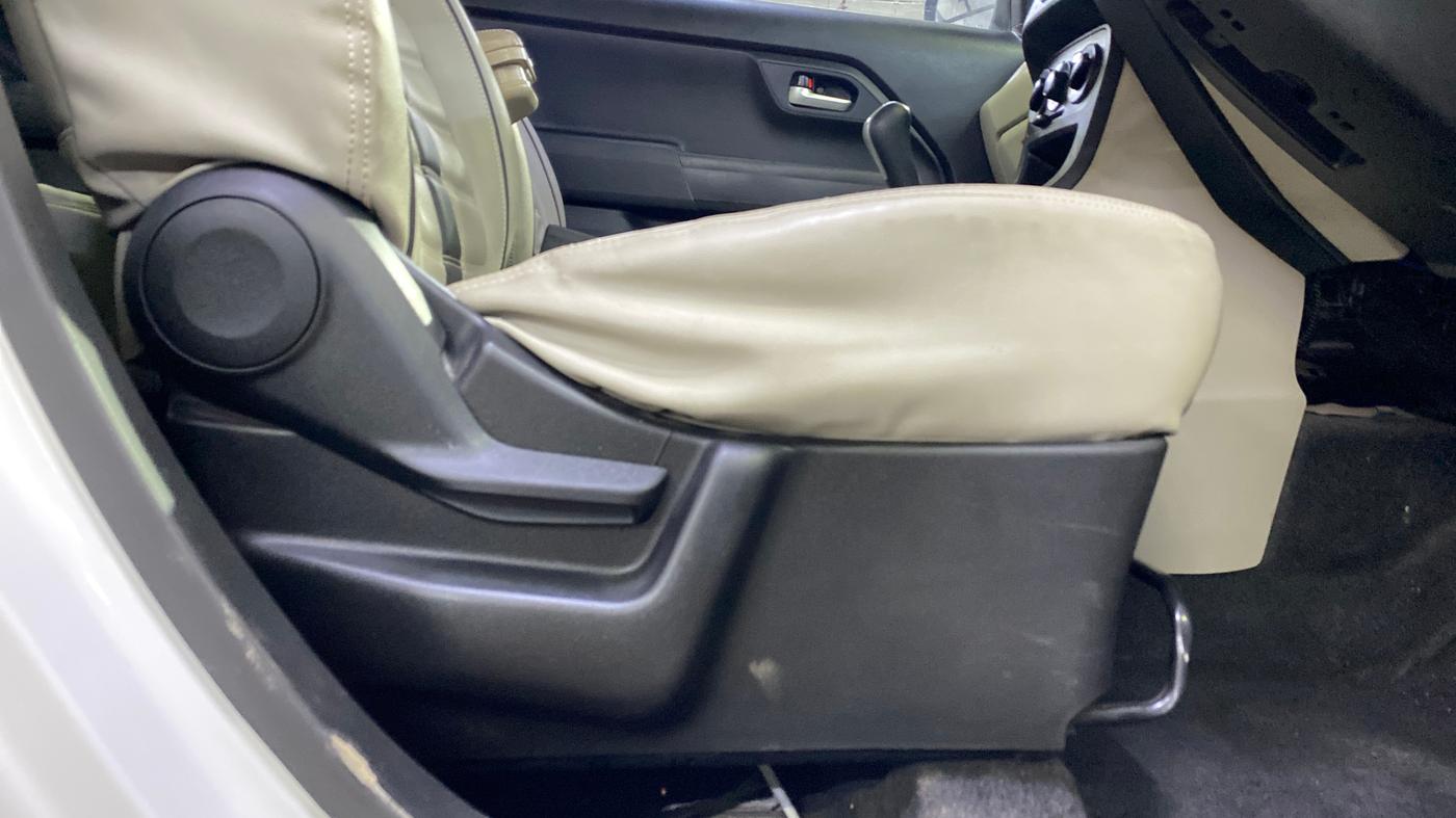 2019 Maruti New Wagon-R VXI 1.0 AMT, Petrol, Automatic, 1,13,112 km, Driver Side Adjustment Panel