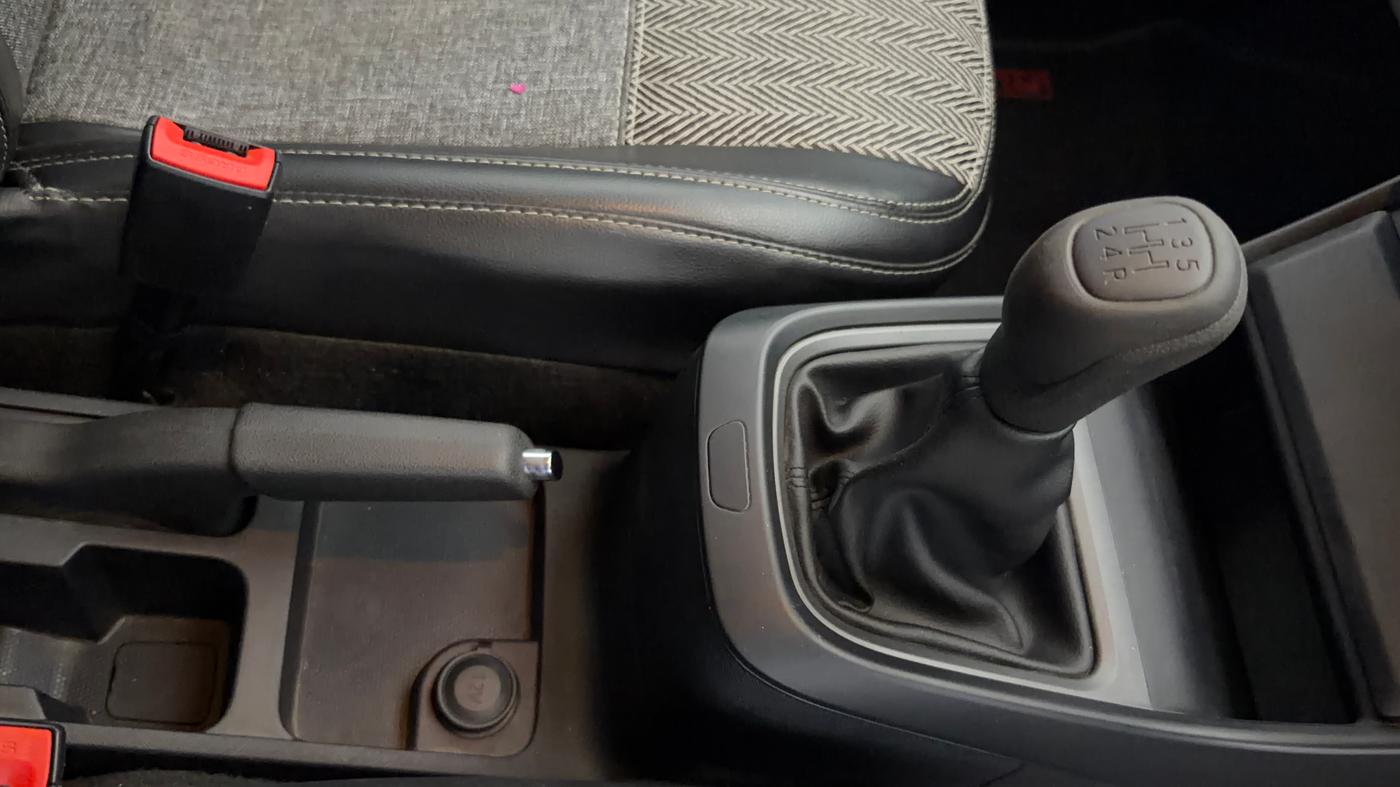 2024 Tata ALTROZ XE CNG, CNG, Manual, 17,446 km, Gear Lever
