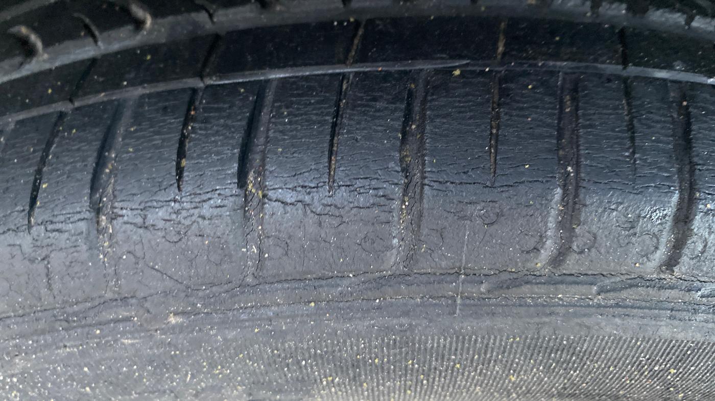 2017 Maruti IGNIS DELTA 1.2, Petrol, Manual, 1,15,909 km, Left Front Tyre Tread