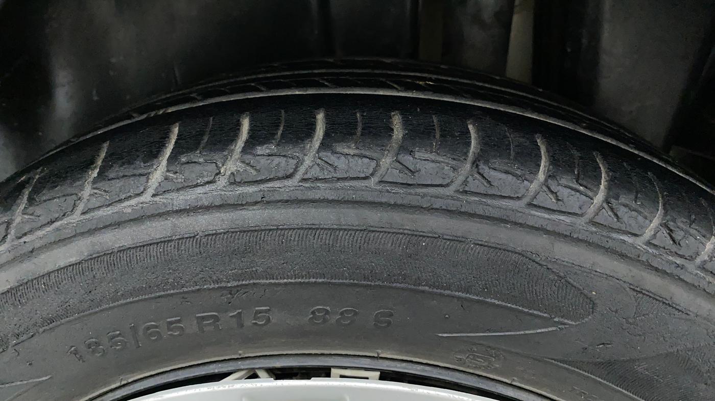 2016 Maruti Ciaz VDI+ SHVS, Diesel, Manual, 79,597 km, Left Rear Tyre Tread