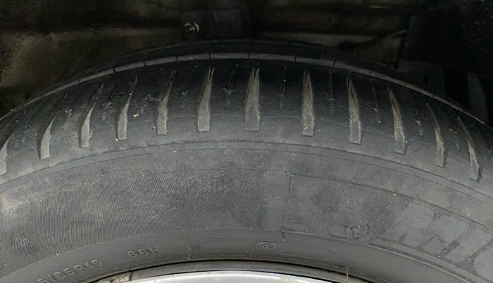 2016 Maruti Ciaz VDI+ SHVS, Diesel, Manual, 79,597 km, Right Front Tyre Tread