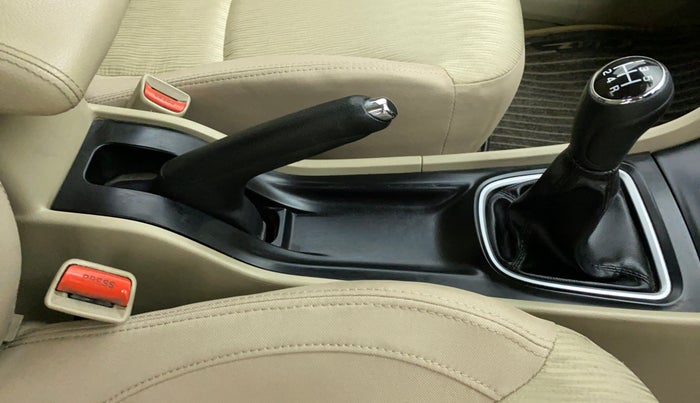 2016 Maruti Ciaz VDI+ SHVS, Diesel, Manual, 79,597 km, Gear Lever