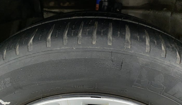 2016 Maruti Ciaz VDI+ SHVS, Diesel, Manual, 79,597 km, Left Front Tyre Tread