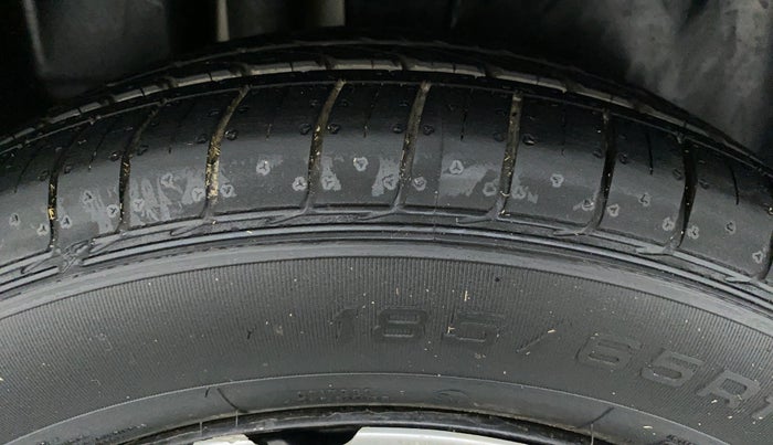 2016 Maruti Ciaz VDI+ SHVS, Diesel, Manual, 79,597 km, Right Rear Tyre Tread
