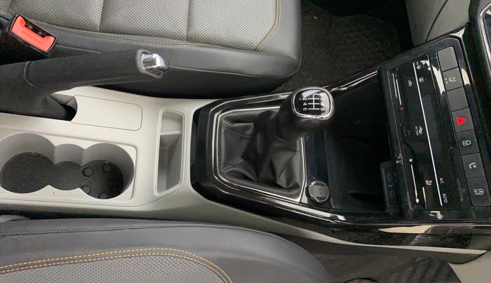 2022 Skoda KUSHAQ STYLE 1.5L TSI MT, Petrol, Manual, 35,946 km, Gear Lever